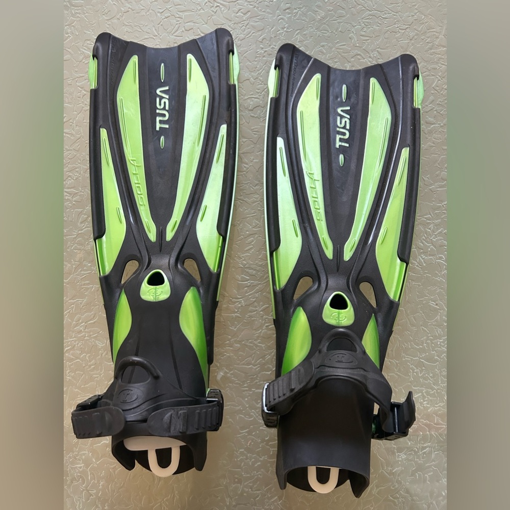 Green Tusa Fins Size Large